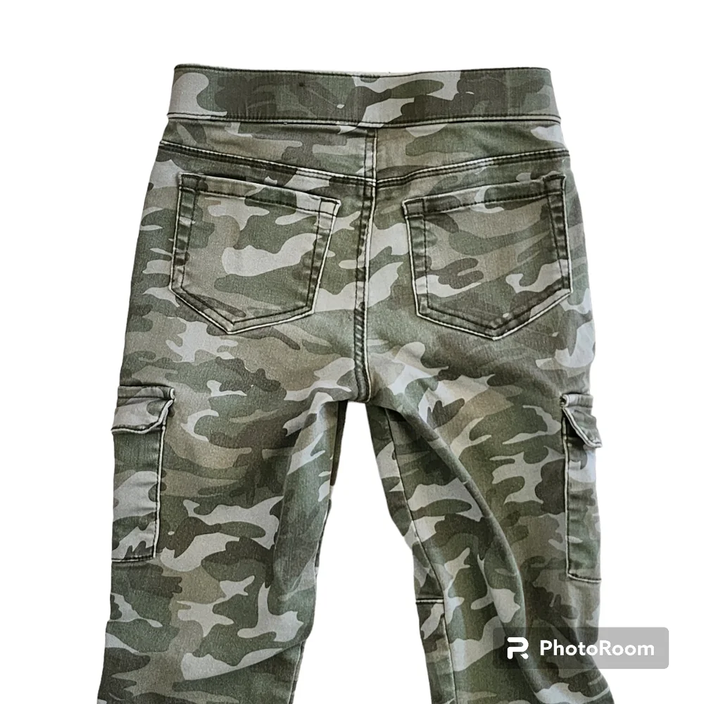 Girls Justice Camouflage pull on pants size 8.